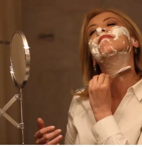 Η Δούρου έβγαλε… μούσια