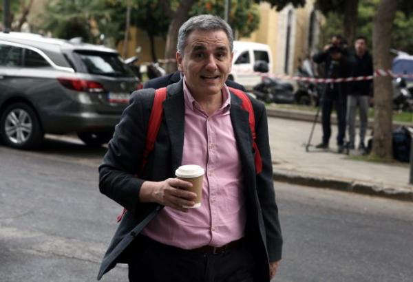 Υπεκφυγές Τσακαλώτου στην κριτική Μητσοτάκη για την Οικονομία