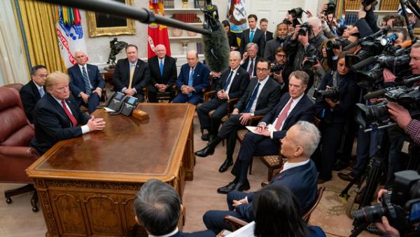 Στο Οβάλ Γραφείο μεταφέρεται… ο εμπορικός πόλεμος ΗΠΑ – Κίνας