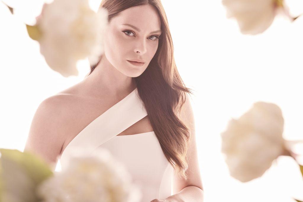 Γιατί όλοι μιλούν για την νέα συλλογή ρούχων της Υβόννης Μπόσνιακ;