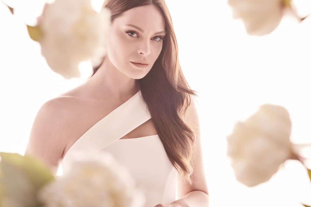 Γιατί όλοι μιλούν για την νέα συλλογή ρούχων της Υβόννης Μπόσνιακ;