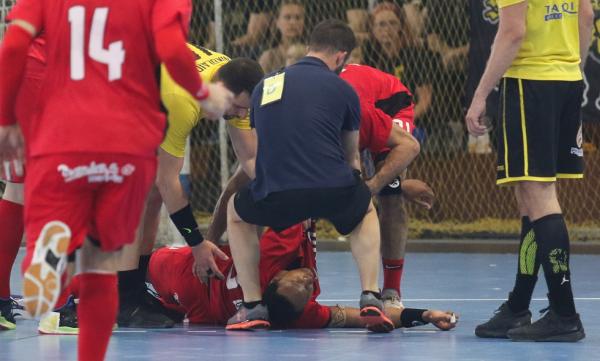 «Πάγωσαν» στο OAKA με τον σοκαριστικό τραυματισμό του Σεμέδο