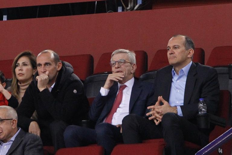 Ολυμπιακός : Στο ΣΕΦ οι Αγγελόπουλοι, μίλησαν με τους παίκτες