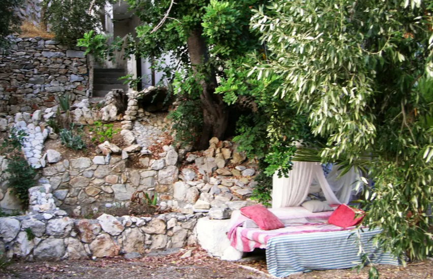 Το Airbnb που έχει μόνο ένα... κρεβάτι είναι στην Κρήτη