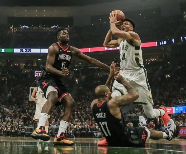 Τι θέλει ο Γιάννης Αντετοκούνμπο για να μείνει στους Μπακς