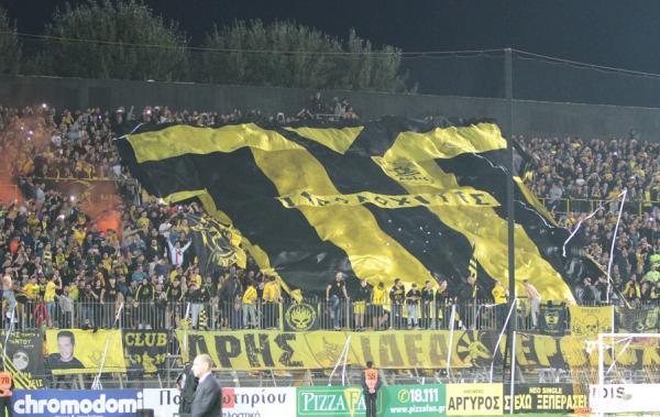 Με αυτή τη λαμπάδα θα κάνουν Ανάσταση οι οπαδοί του Άρη