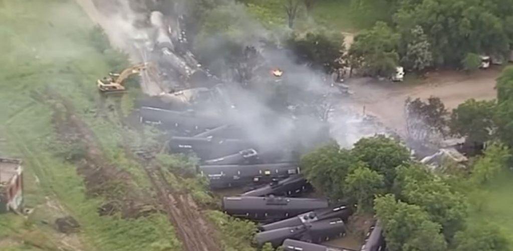 Συναγερμός στο Τέξας από εκτροχιασμό τρένου που μετέφερε αιθανόλη