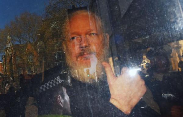 Julian Assange: «Για λογαριασμό» των ΗΠΑ η σύλληψή του Mr. Wikileaks