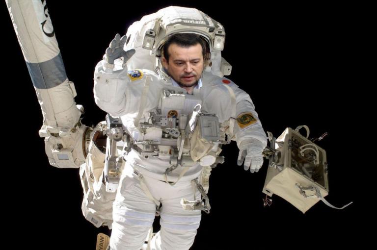 Υπουργός… lost in space