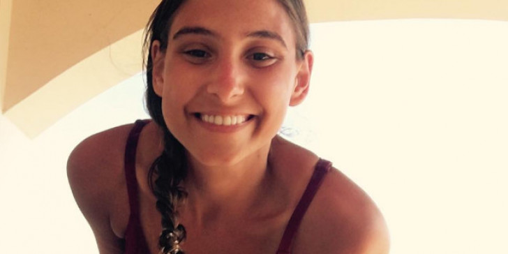 Η Φωτεινή Αθερίδου δείχνει τη  φουσκωμένη κοιλίτσα της!