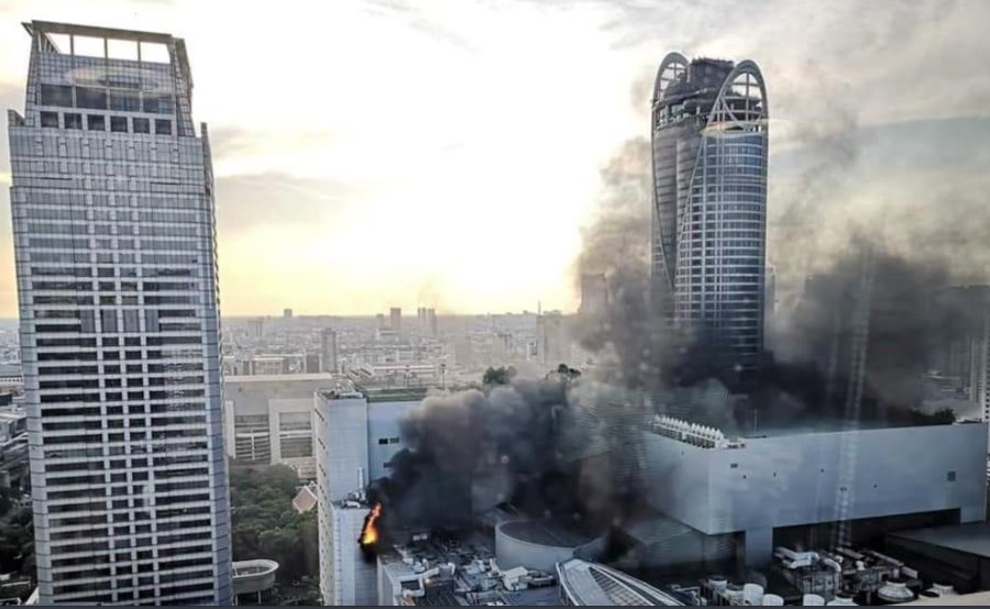 Στις φλόγες ουρανοξύστης 57 ορόφων στην Μπανγκόκ