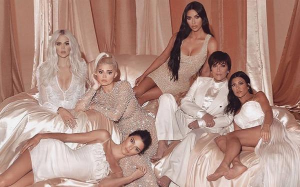 Οι Καρντάσιανς και η… πειραγμένη (;) φωτογραφία