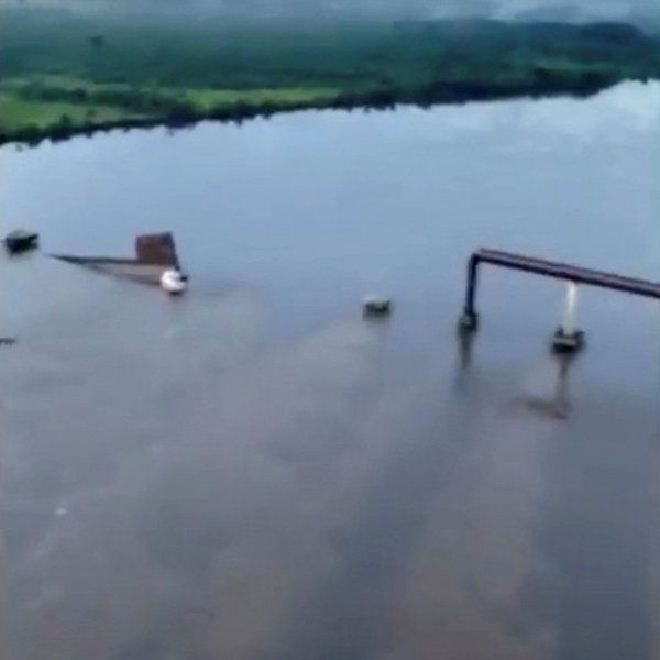 Πορθμείο έπεσε πάνω σε γέφυρα στη Βραζιλία