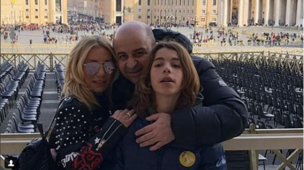 Πασχαλινές ευχές από την οικογένεια Σεφερλή