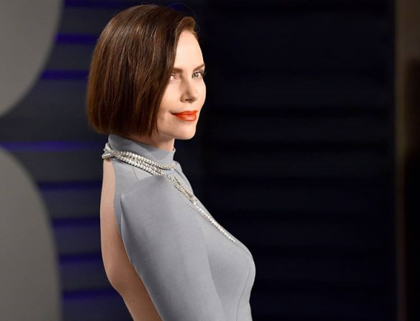 Η Σαρλίζ Θερόν δηλώνει single και έτοιμη για ραντεβού