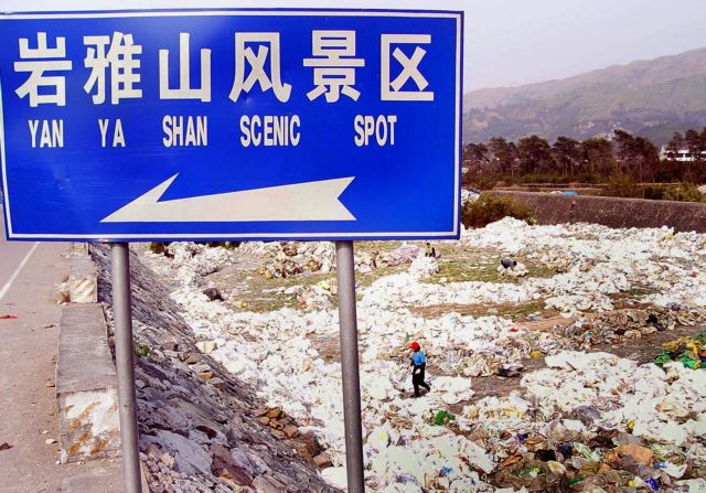 Χάος στην παγκόσμια βιομηχανία ανακύκλωσης λόγω Κίνας