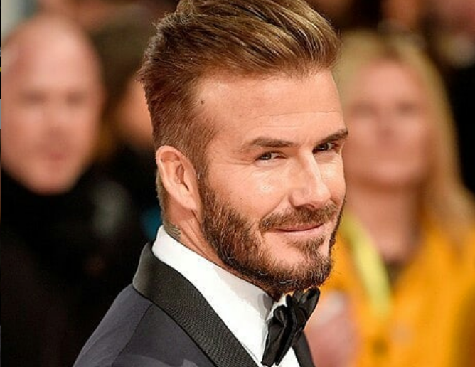 Τρολάρουν τον Ντέβιντ Μπέκαμ για το «γλείψιμο» στην Ελισάβετ