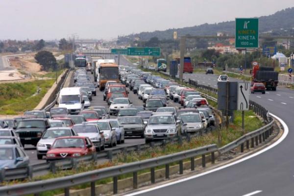Επιστροφή εκδρομέων : Ουρά χιλιομέτρων λόγω τροχαίου στην Κινέτα
