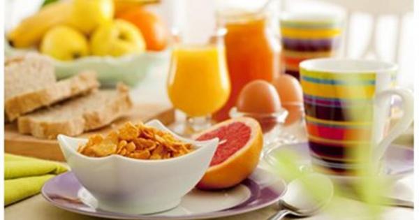 Επικίνδυνη συνήθεια η παράλειψη πρωινού και το καθυστερημένο δείπνο