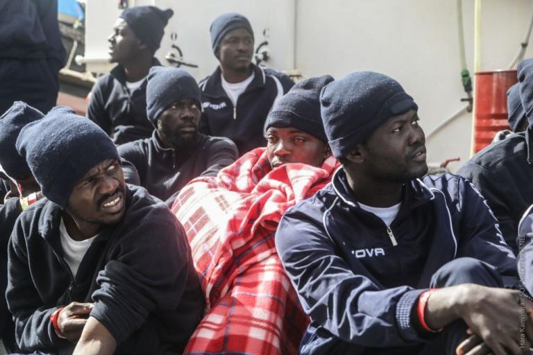 Διάσωση 46 προσφύγων κοντά στη Χίο