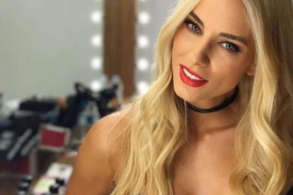 Η Δούκισσα Νομικού έκανε την πρώτη βουτιά για φέτος!