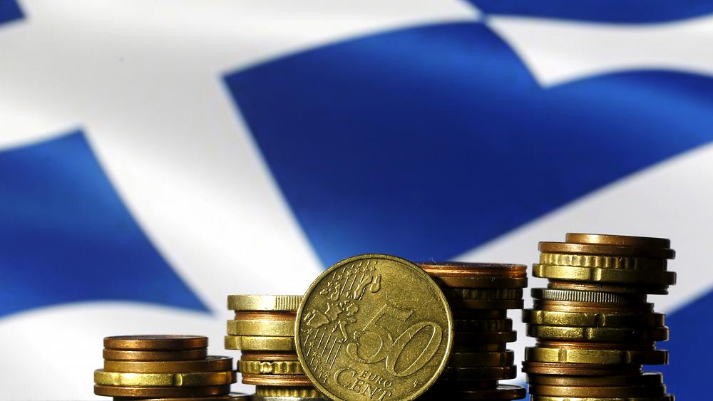 PwC : Η ελληνική οικονομία συρρικνώθηκε, αλλά δεν μεταρρυθμίστηκε