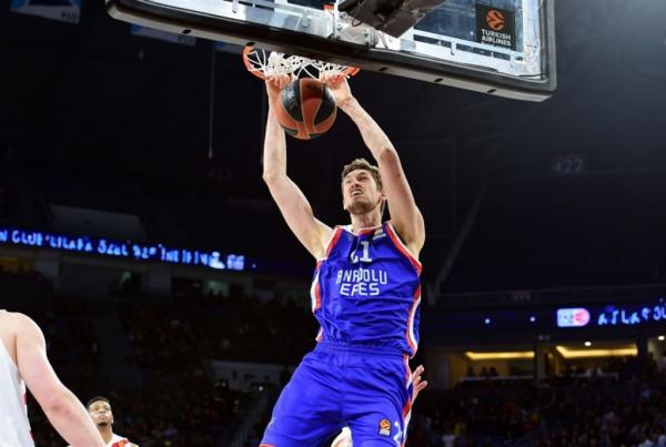 Η Εφές αποτελείωσε την Αρμάνι προς όφελος και του Ολυμπιακού