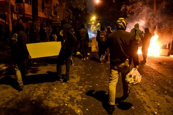 Εξάρχεια: Σοκάρει ο εισαγγελέας – Κουκουλοφόροι κρατούσαν όπλα και ρόπαλα