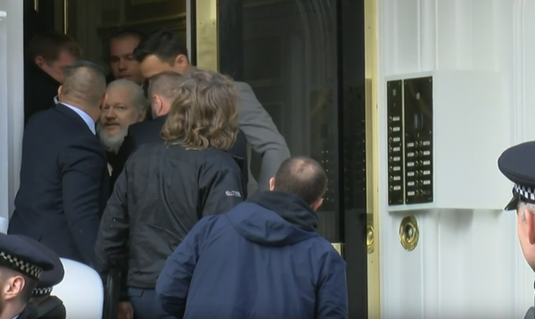 Συνελήφθη ο Τζούλιαν Ασάνζ των Wikileaks
