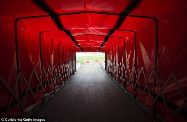 Γιατί άλλαξαν οι φυσούνες στο «Όλντ Τράφορντ»