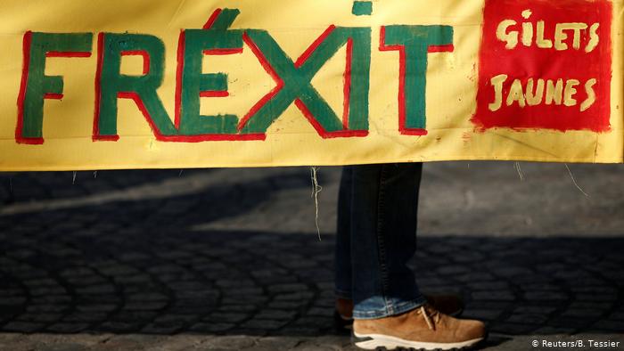 Επιμένουν τα Κίτρινα Γιλέκα