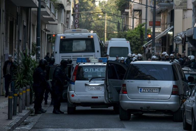 Επιχείρηση στα Εξάρχεια: Εφοδος της ΕΛ.ΑΣ. σε καταλήψεις – Μία σύλληψη, δεκάδες προσαγωγές