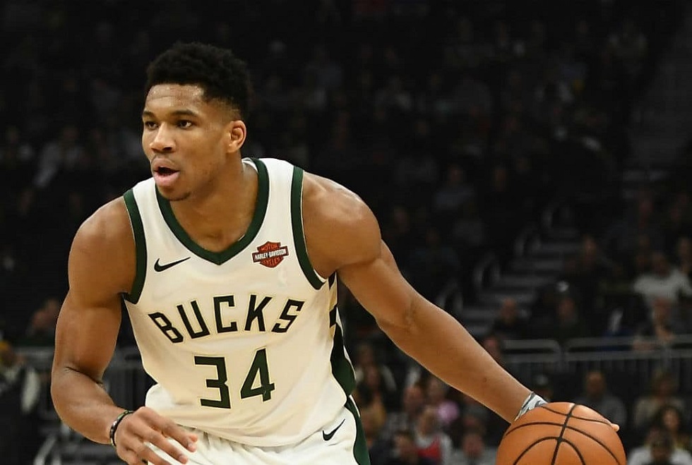 «Πλακώθηκαν» με αφορμή τον… Γιάννη (vid)