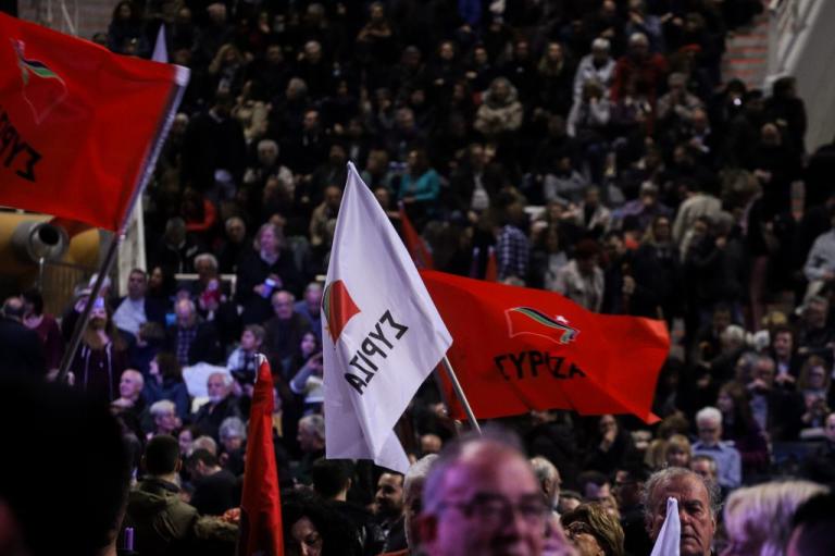 Πανηγυρισμοί υπουργών για το γεμάτο γήπεδο Γαλατσίου με τους μεταφερόμενους οπαδούς