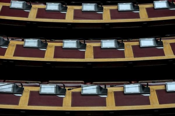 Αναδρομικά: Βουλευτές συνταξιούχοι ζητούν έως και 360.000 ευρώ