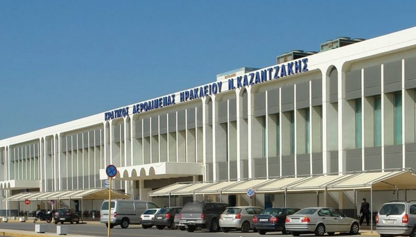 Αερολιμένας Ηρακλείου: Σύλληψη δύο γυναικών για χιλιάδες αφορολόγητα πακέτα τσιγάρων