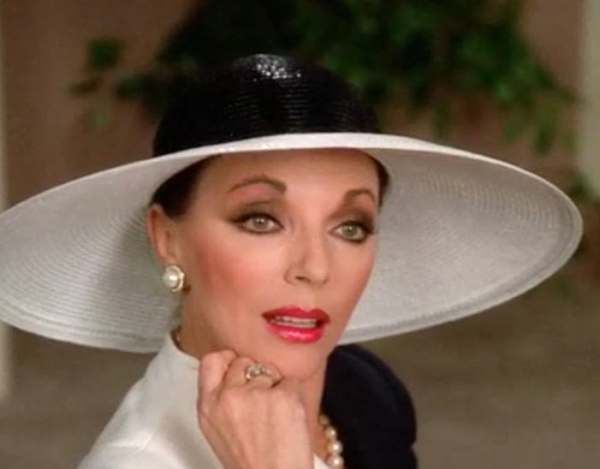 Στις φλόγες το διαμέρισμα της Τζόαν Κόλινς