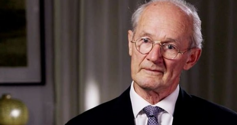 Καταπέλτης ο πατέρας του Ασάνζ : Ο Ισημερινός αντάλλαξε τον γιο μου με ένα δάνειο από το ΔΝΤ