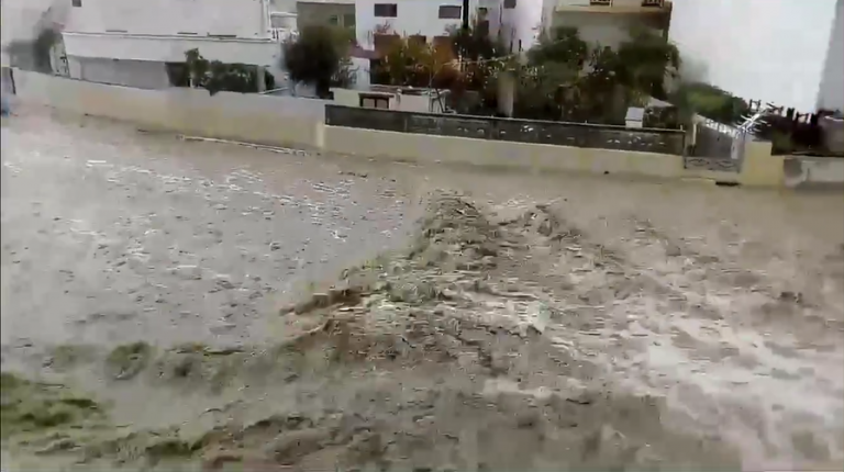 Στα Δωδεκάνησα έφτασε το κύμα κακοκαιρίας – «Έπνιξε» την Κάρπαθο η βροχόπτωση