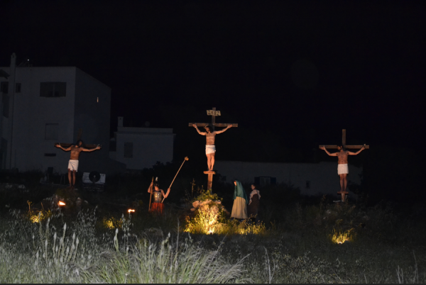 Πάσχα στη Μάρπησσα της Πάρου: Κατάνυξη και μεθυστικές μυρωδιές