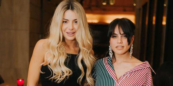 Κόνι Μεταξά και Ζόζεφιν φωτογραφίζονται μόνο με τα εσώρουχα