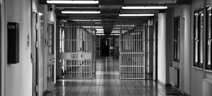 Μαραθώνια απολογία : Προφυλακιστέος και ο δεύτερος δικηγόρος για τη «μαφία των φυλακών»