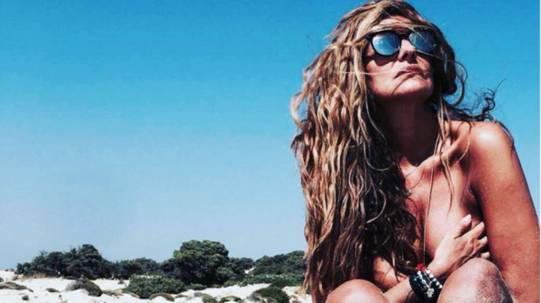 Η σέξι φωτογράφιση της Βίκυς Κουλιανού