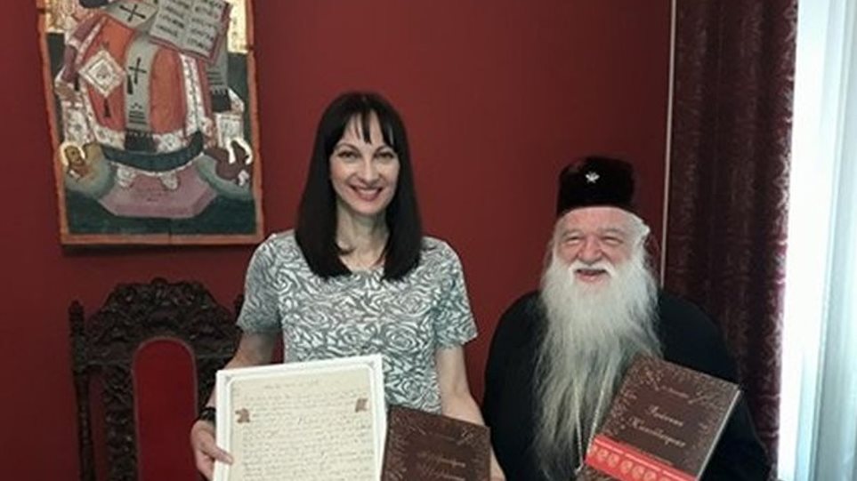 Μετά τον Κουρουμπλή και η Κουντουρά ποζάρει χαμογελαστή δίπλα στον Αμβρόσιο