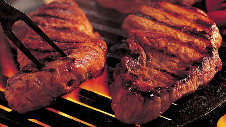 Σε «φανερό δείπνο» κρεοφαγίας καλεί και φέτος η Ένωση Αθέων