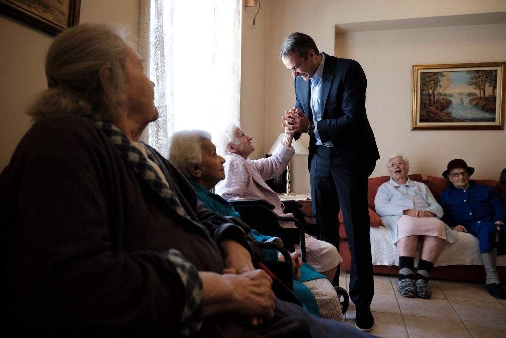 Μητσοτάκης: Εξασφάλιση συνθηκών αξιοπρέπειας για κάθε ηλικιωμένο