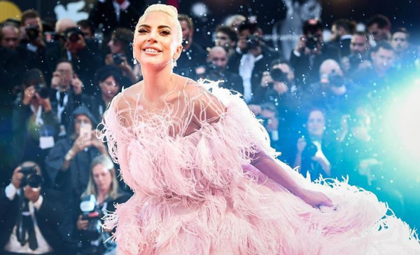 Lady Gaga: Η προπόνηση που ακολουθεί για γυμνασμένα χέρια και γραμμωμένη πλάτη