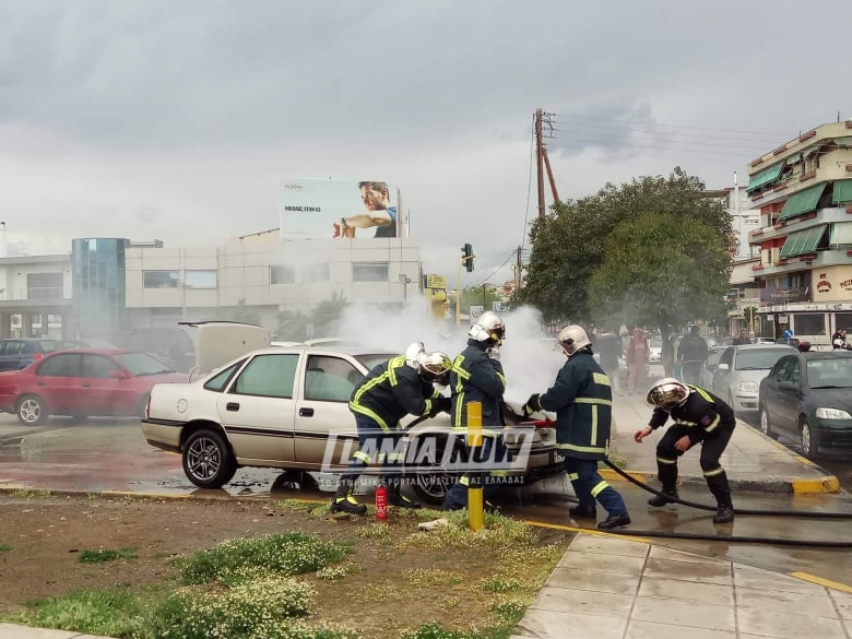 Λαμία: Πήρε φωτιά αυτοκίνητο με επιβάτες