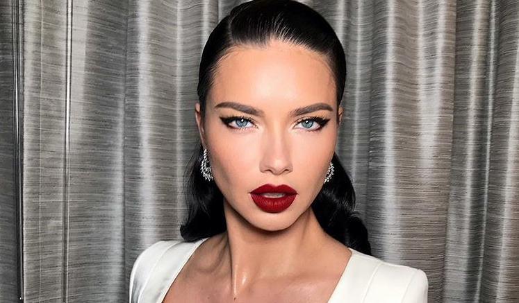 Η συμβουλή της Αντριάνα Λίμα για λαμπερά μαλλιά είναι πιο απλή από όσο νομίζετε