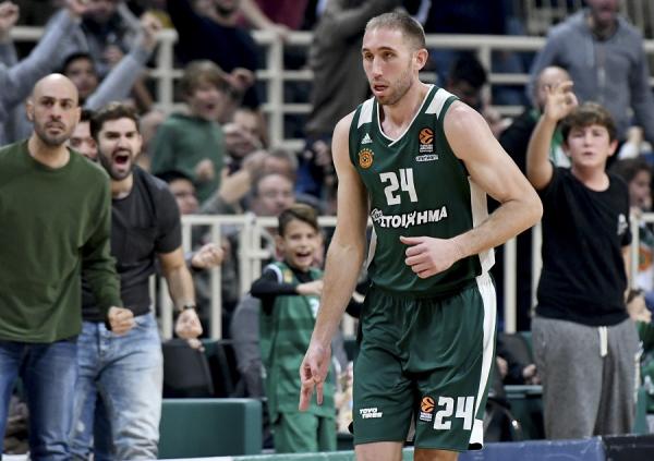 Ματ Λοτζέσκι; Παρών!